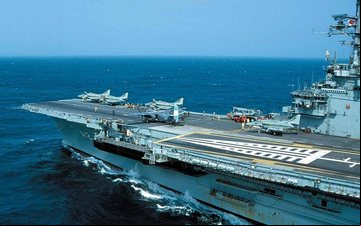 Porta-Aviões São Paulo foi comprado da Françanos anos 2000 - Via Wikipedia