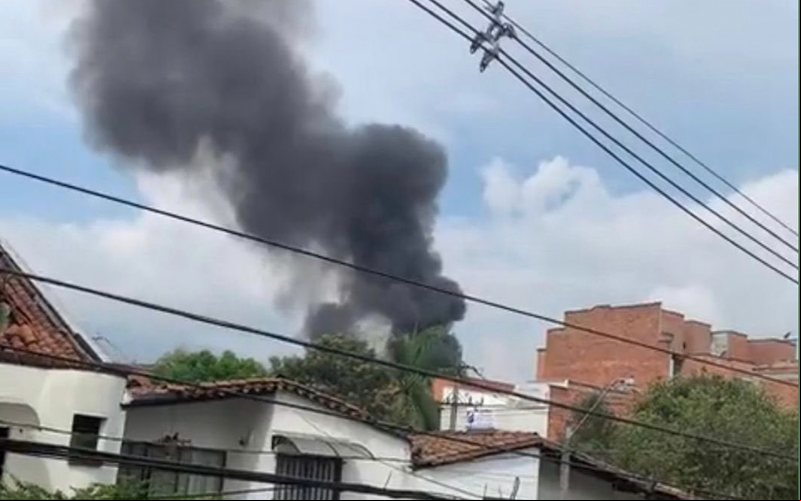 O avião partiu do aeroporto Olaya Herrera e declarou emergência minutos após a decolagem - Reprodução/Redes Sociais
