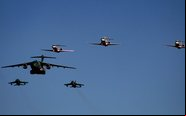 Aeronaves produzidas no Brasil realizaram diversas agens sobre a base aérea de Brasília - AERO Magazine / André Magalhães
