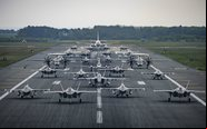 Pilotos japoneses e norte-ameircanos realizaram diversos voos visando maior aprimoramento - USAF