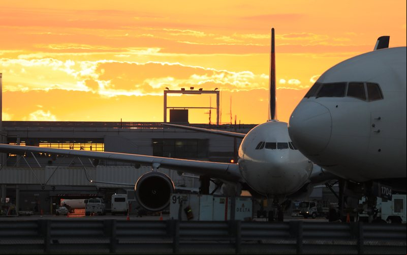 Falha poderá cancelar mais de 21.000 voos programados para hoje - Aeroporto de Denver