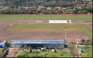 O aeroporto recebe voos diários da Azul Linhas Aéreas e fica a poucos metros da fronteira com o país vizinho - Infraero/Divulgação