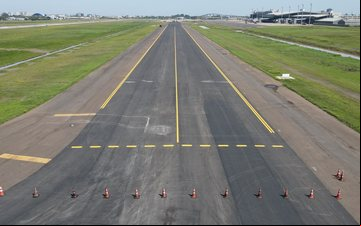 Primeira fase da reestruturação envolve a finalização da pavimentação e da sinalização da pista - Divulgação