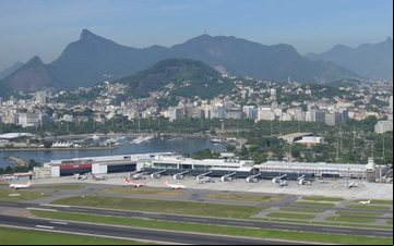 Alerj solicitou à Anac que a companhia aérea mantenha voos diretos a partir do aeroporto Santos Dumont - Divulgação