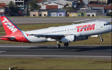 A aeronave de matrícula PT-MZY será enviada para os EUA, onde será desmontada - Foto: Guilherme Amâncio