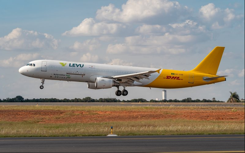 Primeiro Airbus A321 convertido para cargueiro da Levu e DHL pousou no aeroporto de Viracopos nesta semana - Guilherme Ramos / Divulgação DHL