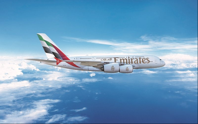 A companhia creditou os resultados à forte demanda de ageiros e pela eliminação de todas as restrições de viagem - Emirates/Divulgação