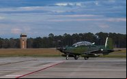 Aeronave tem um moderno cockpit digital que facilita do trabalho dos pilotos - USAF