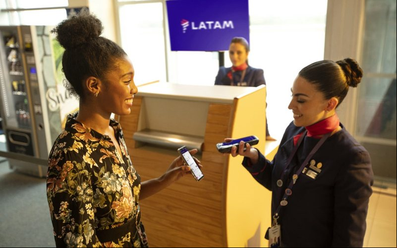 ageiros podem utilizar o Latam Wallet ou a carteira do Google para armazenar seus bilhetes - Divulgação