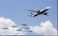 Embraer 195-E2 em formação com os Super Tucanos da Esquadrilha da Fumaça - Guilherme Amancio