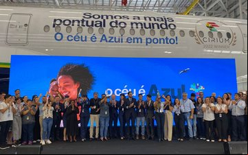 Airbus A350 recebeu adesivo alusivo ao título de pontualidade concedido pela Cirium - Luís Neves