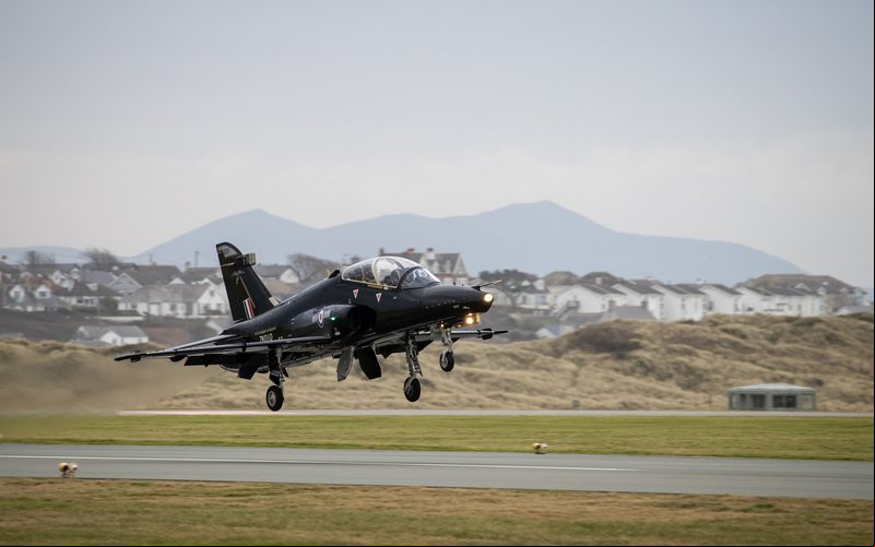 Jato inglês é utilizado pela esquadrilha de demonstração Red Arrows - RAF