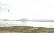 A soltura de balões representa um risco em potencial para a segurança da aviação - Reprodução/Aviation TV