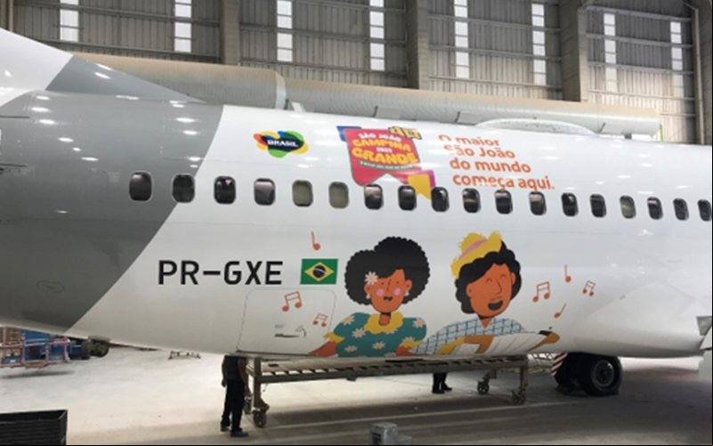 Boeing 737-800 (PR-GXE) da Gol, no centro de manutenção da companhia aérea, em Confins - Divulgação