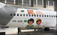 Boeing 737-800 (PR-GXE) da Gol, no centro de manutenção da companhia aérea, em Confins - Divulgação