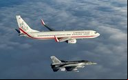 Um Boeing 737-800 do governo polonês transportou os jogadores - Divulgação