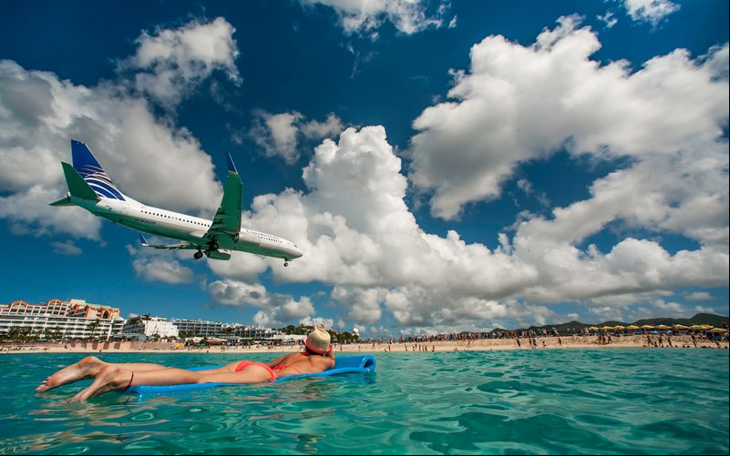 Uma das atrações de St. Maarten é a aproximação do aeroporto Princesa Juliana