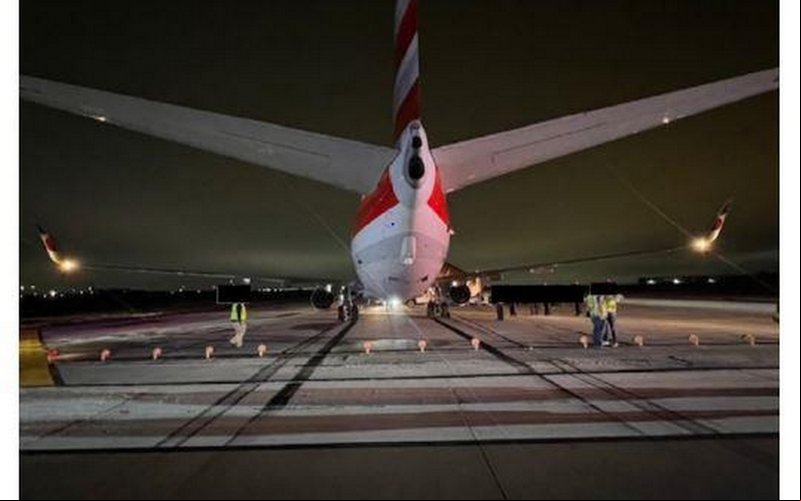 Boeing 737 parou além dos limites da pista 17L no aeroporto de Dallas Fort Worth - NTSB