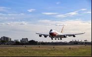 Boeing 747 trouxe uma carga de quarenta toneladas de maquinário para produção industrial - Porto Alegre Airport