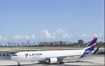Uma das aeronaves (foto) está estocada nos Estados Unidos - Divulgação