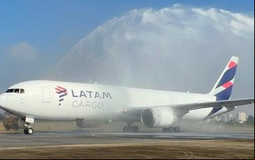 Os novos voos são operados pelo Boeing 767-300F da Latam Cargo - Divulgação.