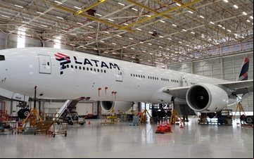 Troca do conjunto do trem de pouso do Boeing 777 ocorre a cada 10 anos - Divulgação