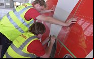 A aeronave foi revestida com uma película, a fim de reduzir o atrito - Lufthansa Group/Divulgação