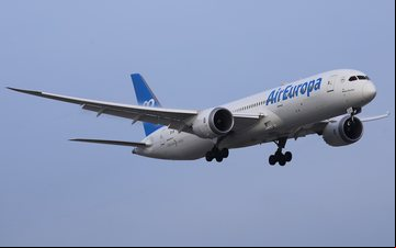 Boeing 787-8 é utilizado nos voos para a capital baiana - Luís Neves