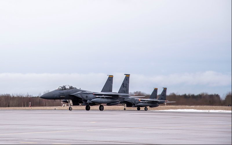 Caças Boeing F-15 são baseados no Reino Unido como uma forma estratégica da Usaf - OTAN