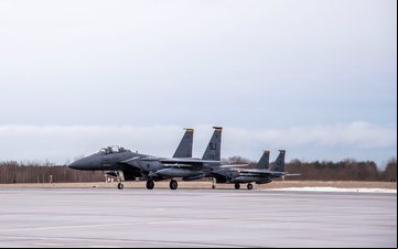 Caças Boeing F-15 são baseados no Reino Unido como uma forma estratégica da Usaf - OTAN