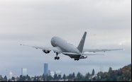A aeronave efetua reabastecimento aéreo, transporte de carga e de ageiros, além de apoio à evacuação aeromédica - Boeing/Divulgação