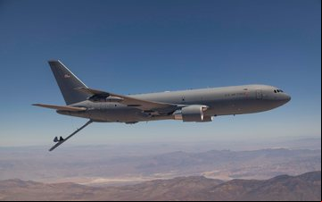 Aeronave dispõe de modernos recursos para o rebastecimento em voo de outras aeronaves - Boeing