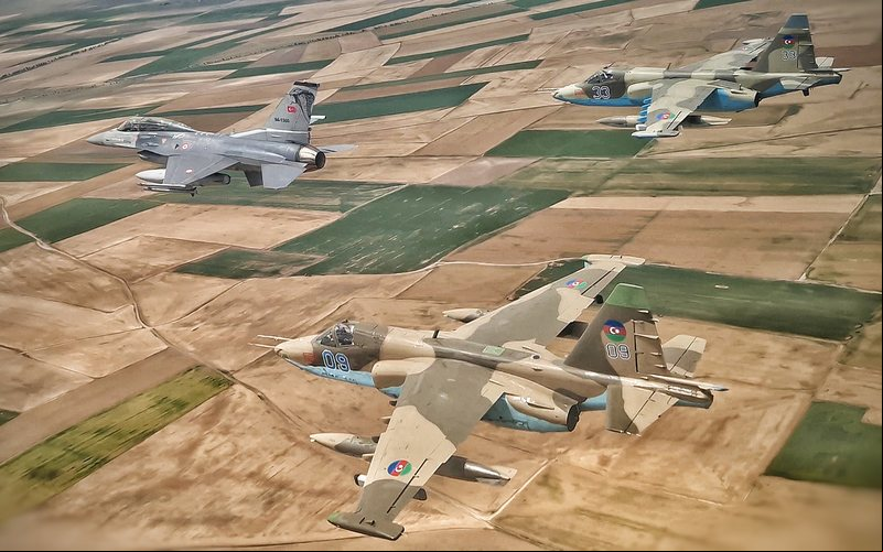 Treino proporcionou encontro de diferentes modelos de aeronaves - NATO