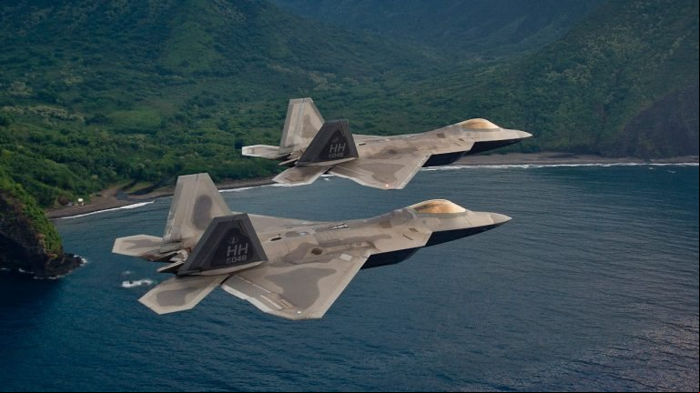 F-22 Raptor fez seu primeiro voo em 1997 e em 2005 entrou em serviço na Usaf - Divulgação