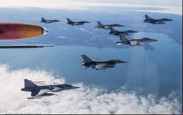 Exercício aéreo proporcionou a interação entre diferentes modelos de caças - Otan