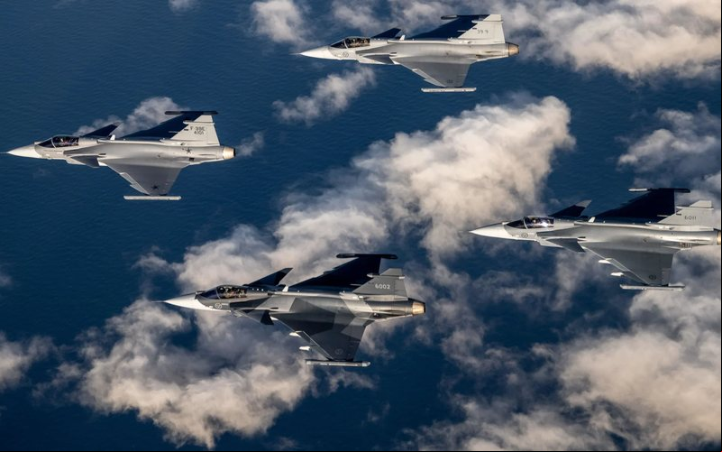 O lote inicial, assinado em 2014, terá quatro Gripen acrescidos elevando de 36 para 40 unidades - Saab