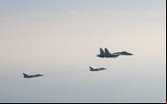 Aeronaves russas chegaram a receber a escolta de um caça sueco JAS 39 Gripen - TASS / Yuri Smityuk/