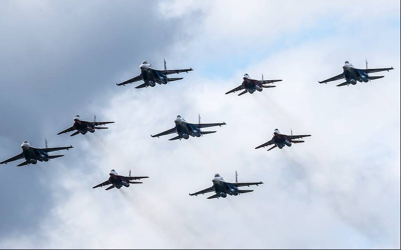 Parte aérea do desfile é um dos pontos altos do evento - TASS / Sergey Bobylev