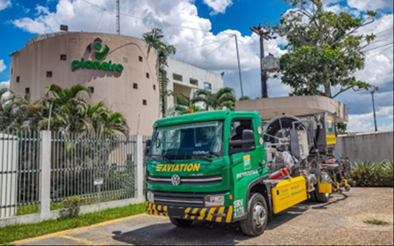 Serviço com o novo veículo já está sendo disponibilizado no maior aeroporto do Amazonas - Divulgação/Vibra e Pioneiro Combustíveis