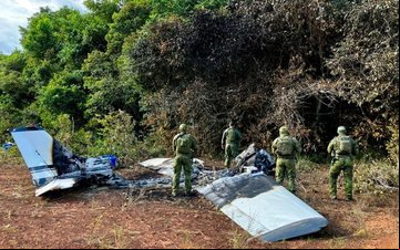 A aeronave foi incendiada pelos tripulantes, que fugiram - Polícia Federal