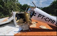 A aeronave, em situação irregular, fez um pouso forçado em uma pista de terra do interior de São Paulo - Força Aérea Brasileira/Divulgação
