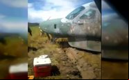Avião da FAB ficou atolado na lama após o pouso - Reprodução/Redes Sociais