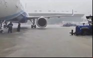 O transbordamento de um rio que a nos arredores do aeroporto provocou o alagamento - Reprodução/Redes Sociais