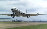 O Comet 4 (G-APDB) decola de Hatfield em agosto de 1958 - BAE Systems