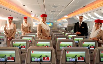Tripulação da Emirates conta com comissários oriundos de 160 países - Divulgação