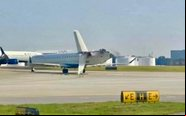 Cauda do CRJ900 da Delta foi danificada após colisão da asa de um A350 da mesma companhia aérea - Reprodução/Redes Sociais
