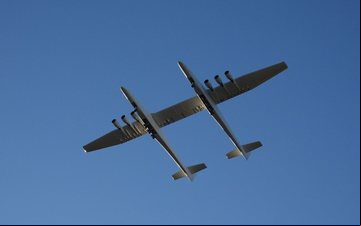 Imagem Maior avião do mundo decola pela primeira vez