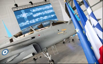 Imagem Primeiros caças Dassault Rafale gregos chegam ao país