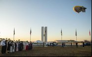 Voo de dirigível em Brasília foi em alusão ao feito de Santos Dumont, em 1901 - FAB