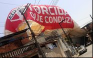 Aeronave fazia ação de marketing para o São Paulo Futebol Clube e caiu sobre casas na região de Osasco - Reprodução Redes Sociais